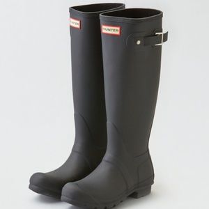 Brand New hunter rain boots with 2 pairs of hsocks